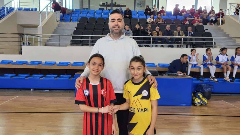Seferihisar İlkokullar Arası Minik Kızlar Voleybol Turnuvası Sonuçlandı - Görsel 5