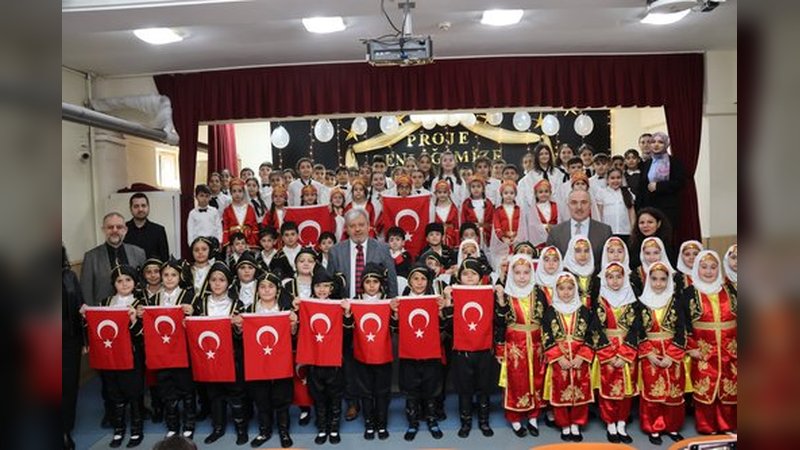 Sultanbeyli'de Okul Ziyareti: İlçe Milli Eğitim Müdürü Aydın'dan Özgün Projelere Destek