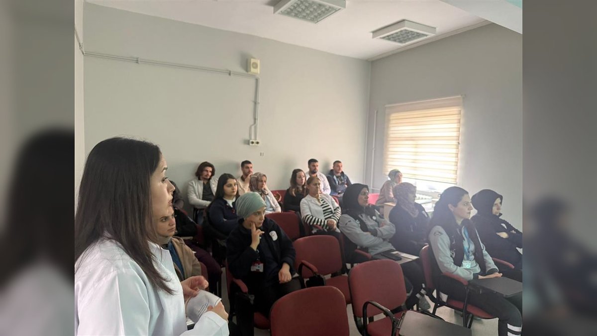 Tunceli İl Sağlık Müdürlüğü'nden Kadına Yönelik Şiddetle Mücadele Eğitimleri