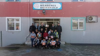 Uzunköprü Kaymakamlığı'ndan Ortaokullara 'Mahalle Ligi' Forma Desteği