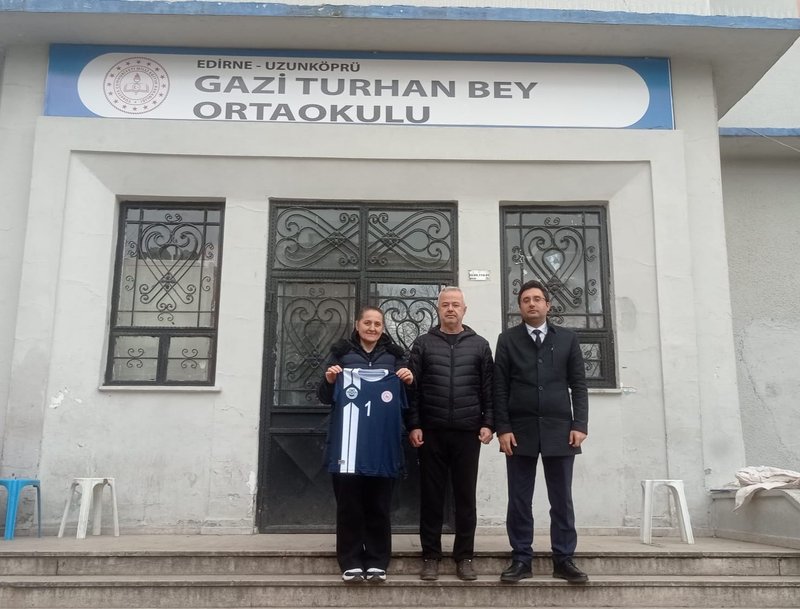 Uzunköprü Kaymakamlığı'ndan Ortaokullara 'Mahalle Ligi' Forma Desteği - Görsel 3