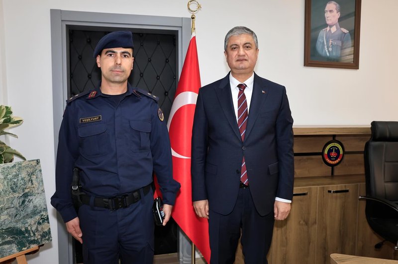 Vali Mustafa Yavuz, Karaisalı Jandarma ve Emniyet Müdürlüklerini Ziyaret Etti - Görsel 3