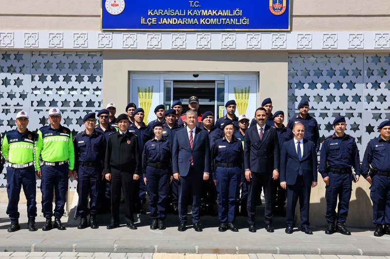 Vali Mustafa Yavuz, Karaisalı Jandarma ve Emniyet Müdürlüklerini Ziyaret Etti - Görsel 5