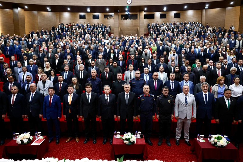 Vali Toros Başkanlığında Eğitim ve Okul Güvenliği Toplantısı - Görsel 2