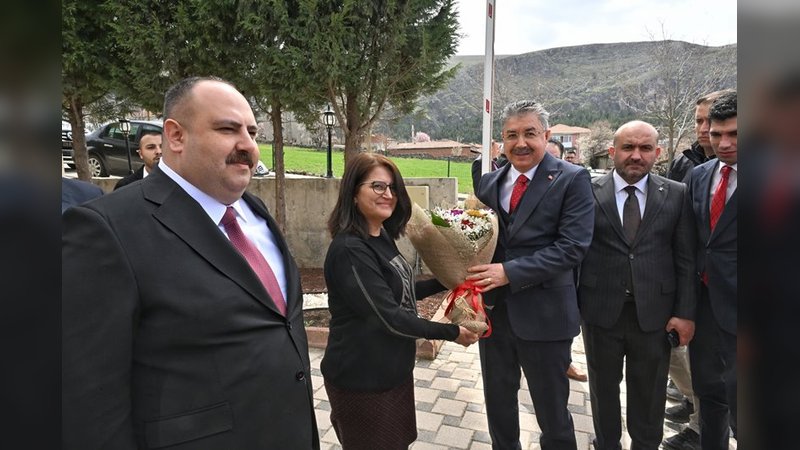 Vali Yılmaz İnönü Belediyesini Ziyaret Etti, Zaferin 105. Yıl Dönümü Programlarına Değindi