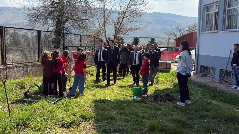 Yığılca'da Orman Haftası'nda Fidanlar Toprakla Buluştu - Görsel 2
