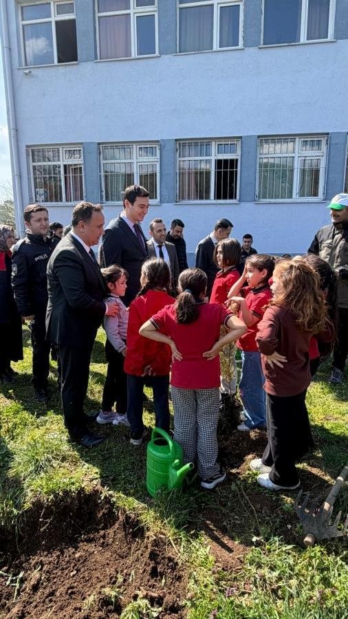 Yığılca'da Orman Haftası'nda Fidanlar Toprakla Buluştu - Görsel 4