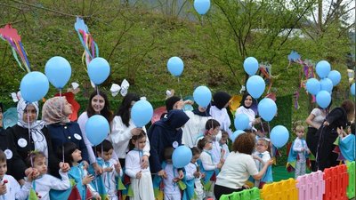 Yomra'da Otizm Farkındalığı İçin Mavi Balonlar Gökyüzüyle Buluştu