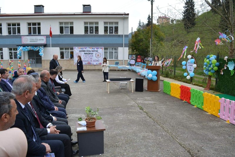 Yomra'da Otizm Farkındalığı İçin Mavi Balonlar Gökyüzüyle Buluştu - Görsel 2