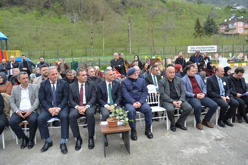 Yomra'da Otizm Farkındalığı İçin Mavi Balonlar Gökyüzüyle Buluştu - Görsel 3