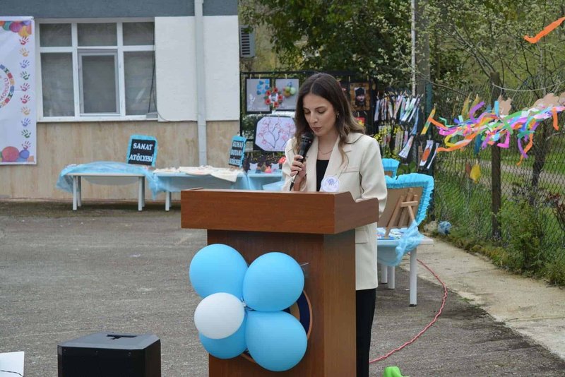 Yomra'da Otizm Farkındalığı İçin Mavi Balonlar Gökyüzüyle Buluştu - Görsel 4