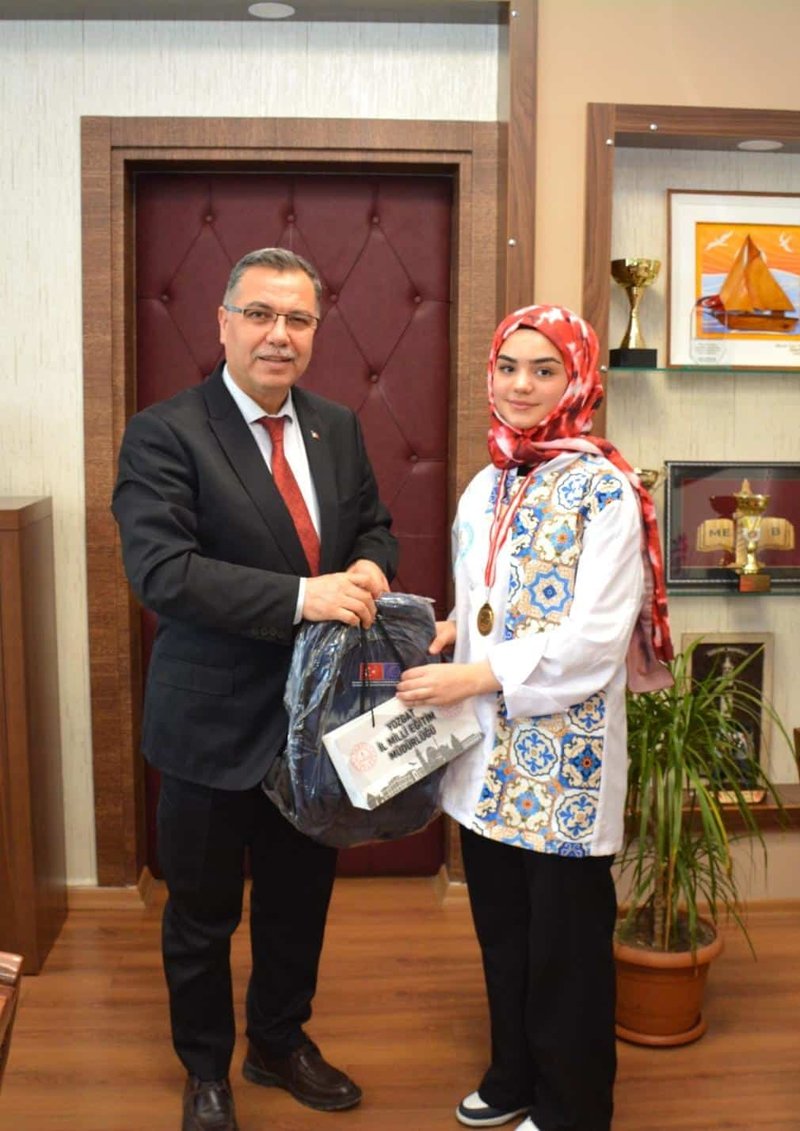 Yozgat Fatih MTAL Öğrencileri, Gastronomi Yarışması'nda Bronz Madalya ile İl Milli Eğitim Müdürlüğü'nü Ziyaret Etti - Görsel 2