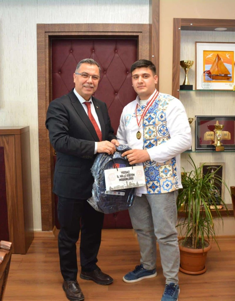 Yozgat Fatih MTAL Öğrencileri, Gastronomi Yarışması'nda Bronz Madalya ile İl Milli Eğitim Müdürlüğü'nü Ziyaret Etti - Görsel 3
