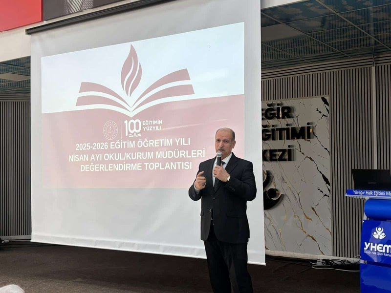Yüreğir'de 2025-2026 Eğitim Yılı Okul Müdürleri Değerlendirme Toplantısı Yapıldı - Görsel 4