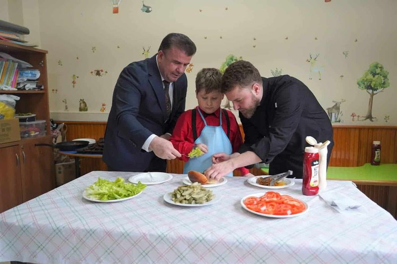 Bartın'da Otizm Farkındalık Günü Kutlandı: Vali ve İl Milli Eğitim Müdürü Okuldaydı - Görsel 3