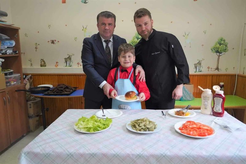 Bartın'da Otizm Farkındalık Günü Kutlandı: Vali ve İl Milli Eğitim Müdürü Okuldaydı - Görsel 4