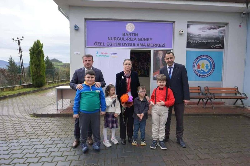 Bartın'da Otizm Farkındalık Günü Kutlandı: Vali ve İl Milli Eğitim Müdürü Okuldaydı - Görsel 5