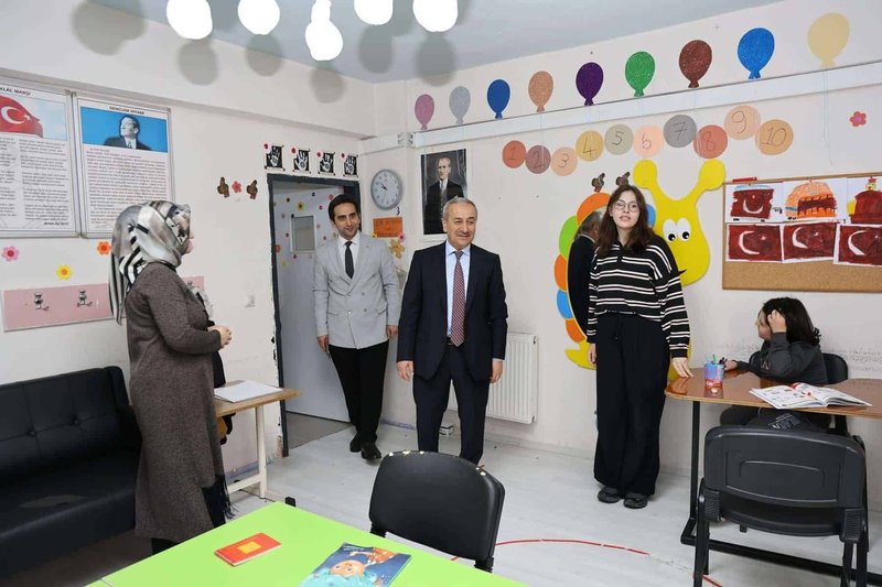 Karabük İl Milli Eğitim Müdürü Otizm Farkındalık Günü'nde Özel Öğrencilerle Buluştu - Görsel 2