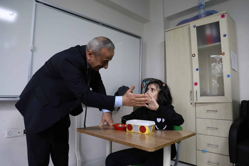 Karabük İl Milli Eğitim Müdürü Otizm Farkındalık Günü'nde Özel Öğrencilerle Buluştu - Görsel 4