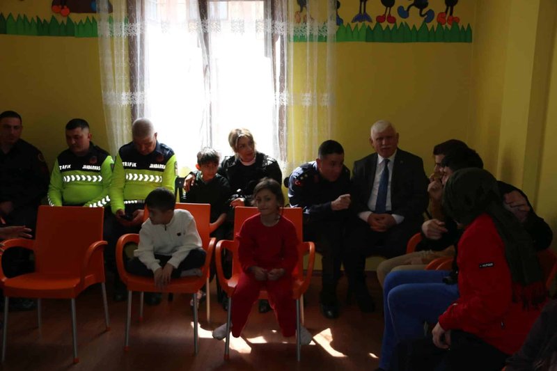 Of'ta Dünya Otizm Farkındalık Günü Kutlandı - Görsel 2