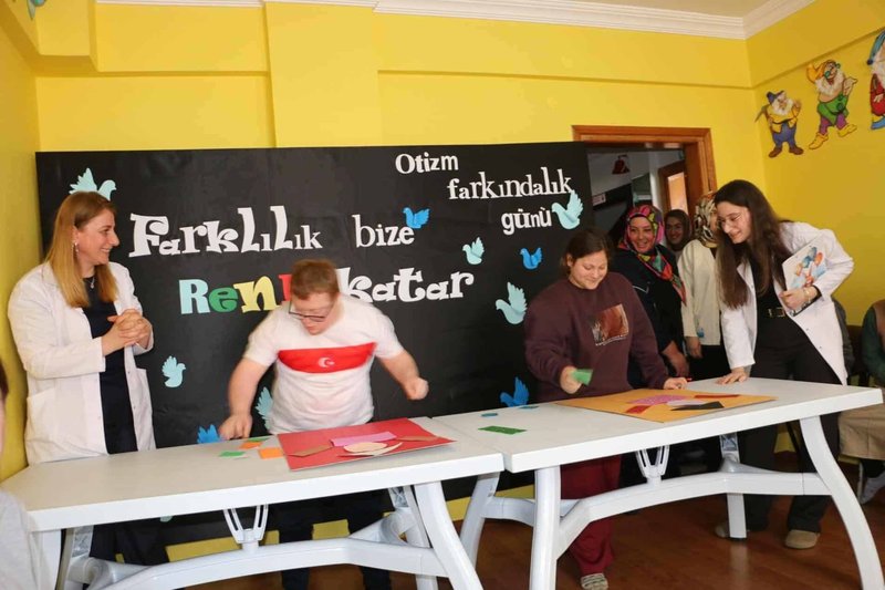 Of'ta Dünya Otizm Farkındalık Günü Kutlandı - Görsel 4
