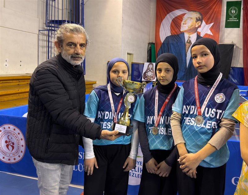 Osmaniye'de Küçükler Kızlar Masa Tenisi İl Birinciliği Tamamlandı - Görsel 3