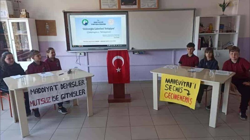 Türkeli'de 'Geleceğin Liderleri Yetişiyor' Münazara Etkinliği
