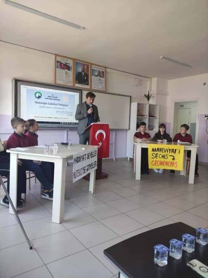 Türkeli'de 'Geleceğin Liderleri Yetişiyor' Münazara Etkinliği - Görsel 2