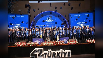 42 Türkiye'nin İlk Mezuniyet Töreni: Bakan Kacır ve Vali Aktaş Katıldı