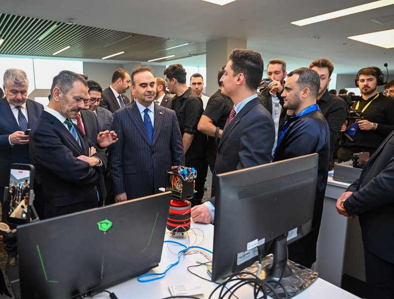 42 Türkiye'nin İlk Mezuniyet Töreni: Bakan Kacır ve Vali Aktaş Katıldı - Görsel 2