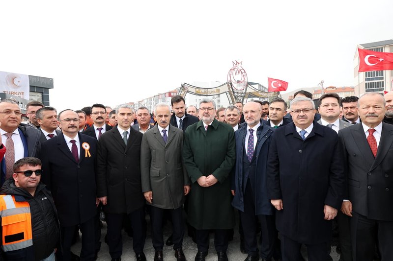 Afyonkarahisar'da Ulaşım Ağını Güçlendiren Önemli Projeler Açıldı ve Temeli Atıldı - Görsel 3