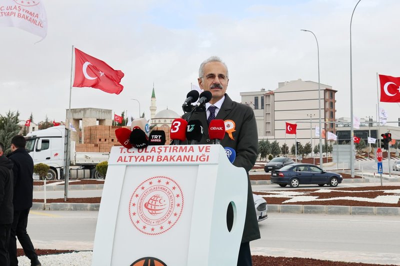 Afyonkarahisar'da Ulaşım Ağını Güçlendiren Önemli Projeler Açıldı ve Temeli Atıldı - Görsel 5