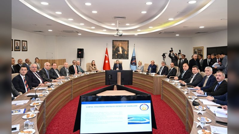 Antalya Valiliği'nden "Mavi Akdeniz" İnisiyatifi: Kıyıların ve Deniz Ekosisteminin Korunması İçin Kapsamlı Toplantı