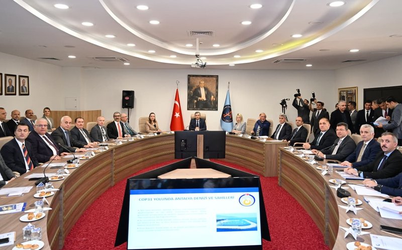 Antalya Valiliği'nden "Mavi Akdeniz" İnisiyatifi: Kıyıların ve Deniz Ekosisteminin Korunması İçin Kapsamlı Toplantı - Görsel 2