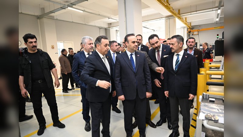 Bakan Kacır ve Vali Aktaş, İMES OSB Mükemmeliyet Merkezini Ziyaret Etti