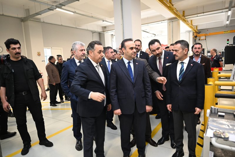 Bakan Kacır ve Vali Aktaş, İMES OSB Mükemmeliyet Merkezini Ziyaret Etti - Görsel 2