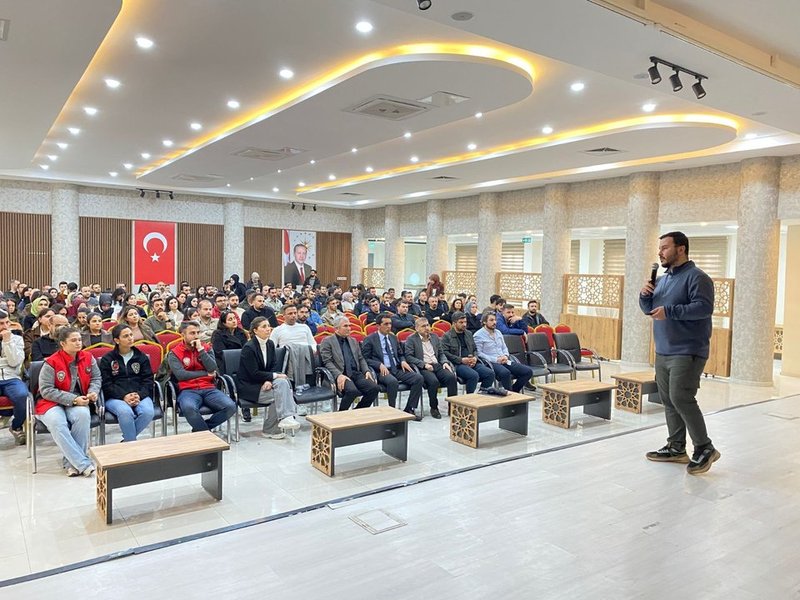 Batman'da Rehber Öğretmenlere İBAN, Bağımlılık ve Radikalleşme Konularında Bilgilendirme Toplantısı - Görsel 2
