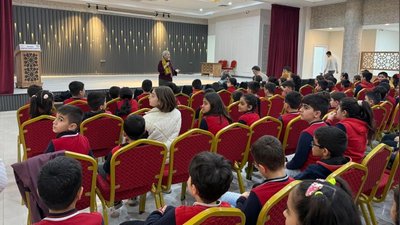 Batman İl Milli Eğitim Müdürü, 'Batman Okuyor' Kapsamında Yazar Hale Gökalpsezer ile Öğrencileri Buluşturdu