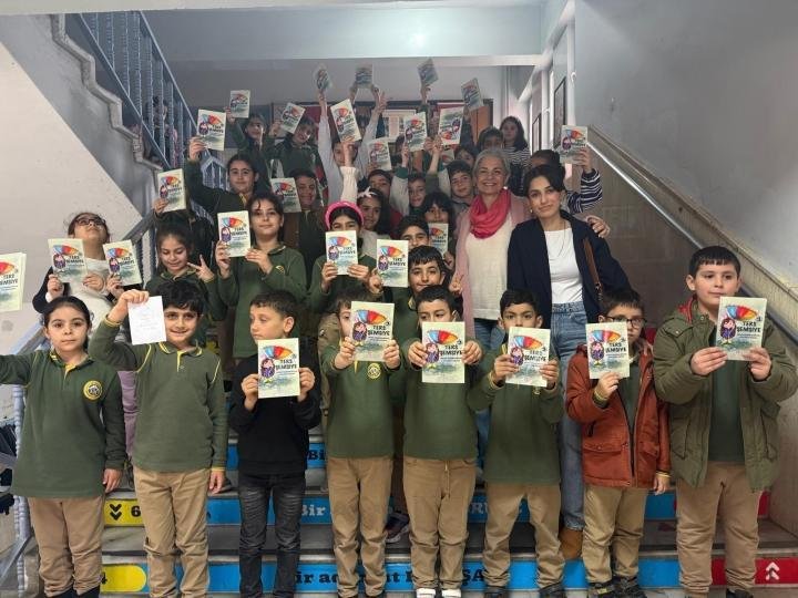 Batman İl Milli Eğitim Müdürü, 'Batman Okuyor' Kapsamında Yazar Hale Gökalpsezer ile Öğrencileri Buluşturdu - Görsel 2