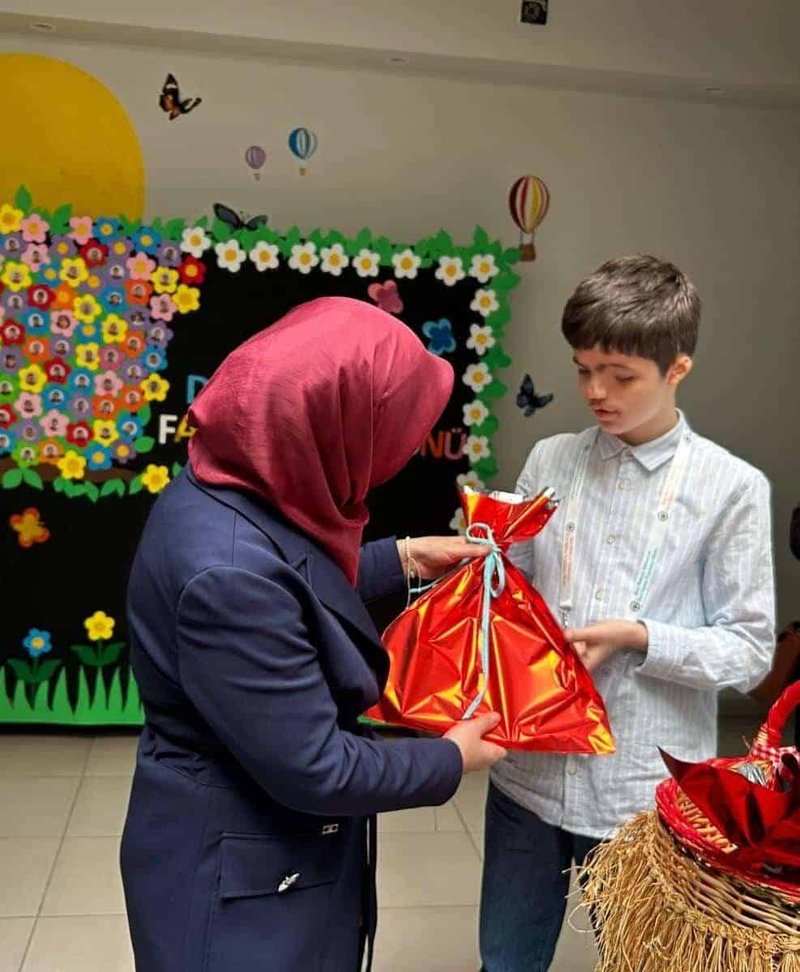 Düzce'de 'Maarifin Kalbinde Çocuk Atölyesi' Otizm Farkındalığına Odaklandı - Görsel 3