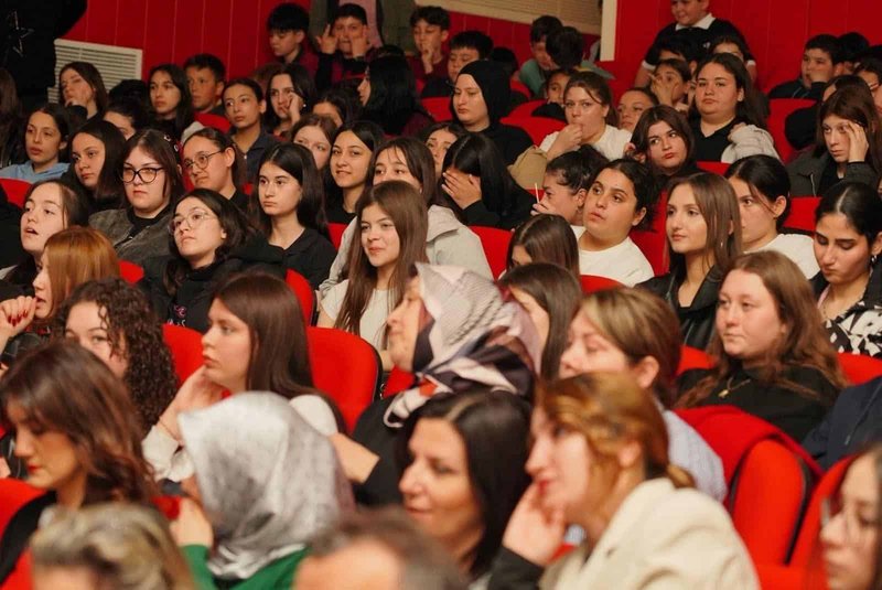 Fatsa'da Öğrencilerle Yazar Buluşması: 'Okuyan Nesil, Güçlü Gelecek' Projesi - Görsel 5