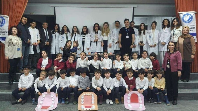 Gaziemir'de 'Ağız ve Diş Sağlığı Projesi' Öğrenci Eğitimleri Devam Ediyor
