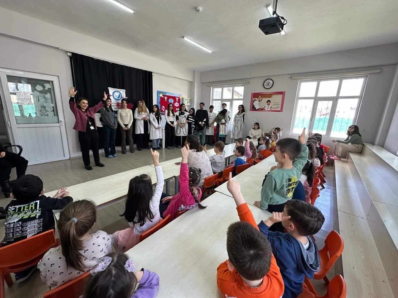Gaziemir'de 'Ağız ve Diş Sağlığı Projesi' Öğrenci Eğitimleri Devam Ediyor - Görsel 3