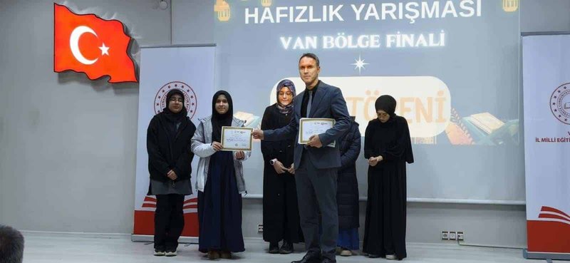 Genç Nidâ Kız Hafızlık Yarışması Bölge Finali Van'da Yapıldı - Görsel 3