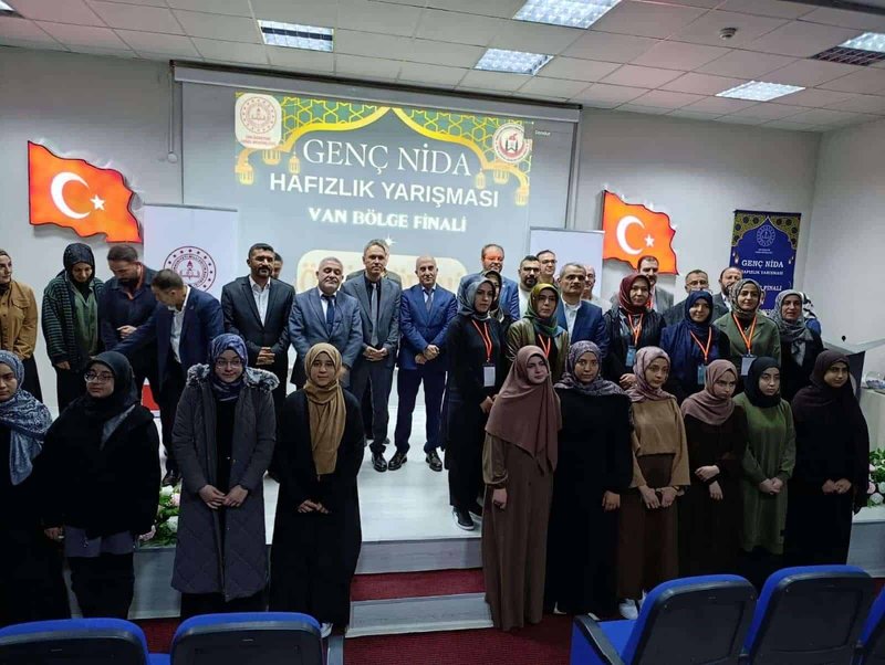 Genç Nidâ Kız Hafızlık Yarışması Bölge Finali Van'da Yapıldı - Görsel 4