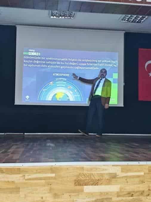 Gümüşova'da TÜBİTAK Bilim Söyleşisi: Uzay ve Havacılık Öğrencilerle Buluştu - Görsel 3