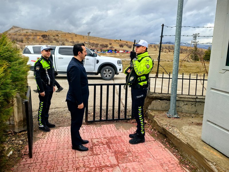 Hekimhan Kaymakamı GÜNLÜ'den Bayram Ziyaretleri: Emniyet, Jandarma ve Hastane Personeli ile Buluştu - Görsel 5