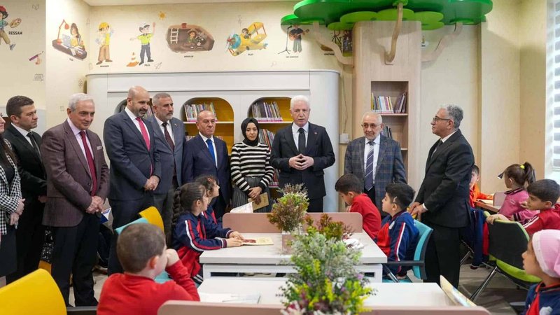 İstanbul Valisi Davut Gül, Sultangazi'de 'Ben Okuyorum İstanbul Okuyor' Projesi Kapsamında Okuma Alanları Açtı - Görsel 4