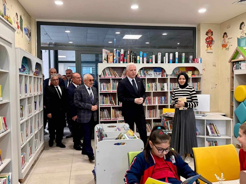 İstanbul Valisi Davut Gül, Sultangazi'de 'Ben Okuyorum İstanbul Okuyor' Projesi Kapsamında Okuma Alanları Açtı - Görsel 5