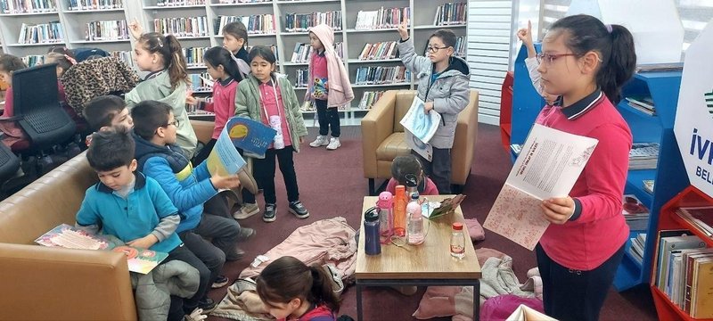 İvrindi'de Kütüphane Haftası: Minik Öğrenciler Halk Kütüphanesini Ziyaret Etti - Görsel 4